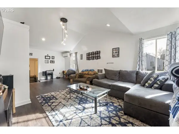 2684 12TH ST, Salem, OR 97302