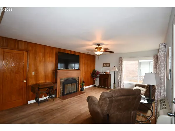 The Dalles, OR 97058,724 E 14TH ST