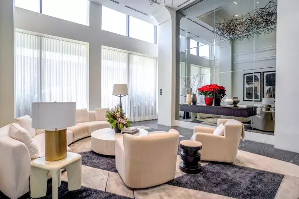 Toronto C11, ON M4G 0C9,33 Frederick Todd WAY #1107