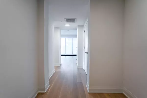 Toronto C11, ON M4G 0C9,33 Frederick Todd WAY #1107