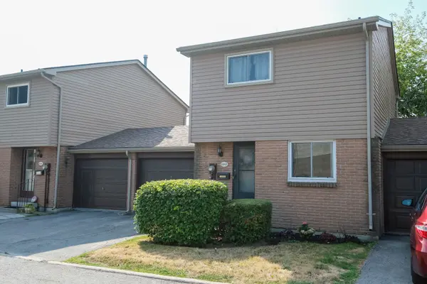 Belleville, ON K8N 5L1,160 Singleton DR #10