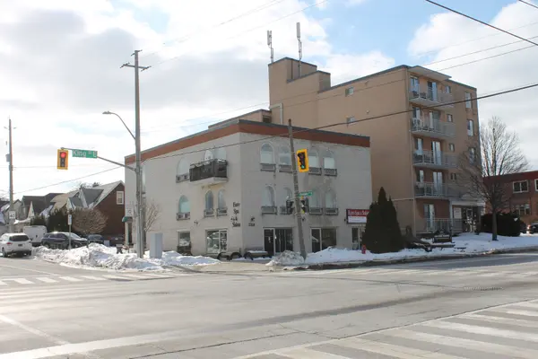 2328 King ST, Hamilton, ON L8K 1X4