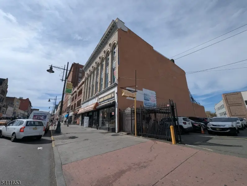 203 Market St, Paterson City, NJ 07505