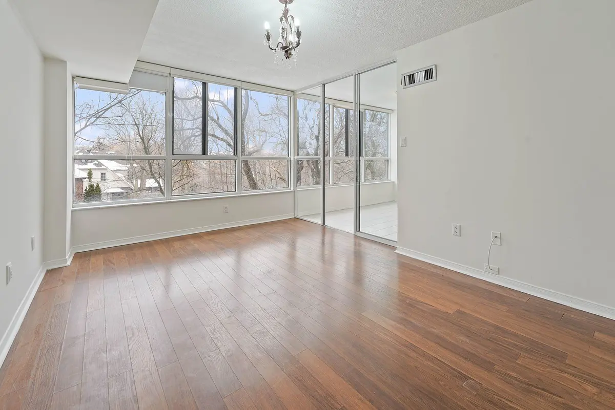 10 Tichester RD #404, Toronto C03, ON M5P 3M4