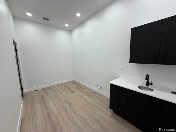 2100 15 Mile RD, Sterling Heights, MI 48310