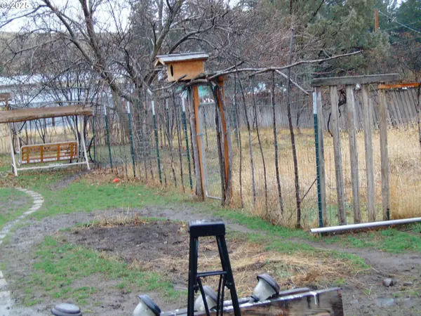 527 S DEWEY ST, Union, OR 97883