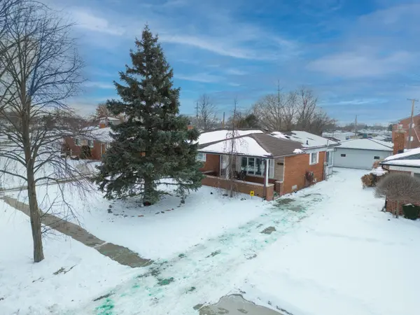 34617 Greentrees RD, Macomb Twp, MI 48312