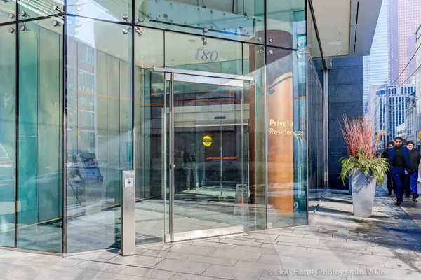 180 University AVE #4702, Toronto C01, ON M5H 0A2