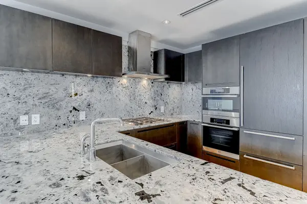 180 University AVE #4702, Toronto C01, ON M5H 0A2