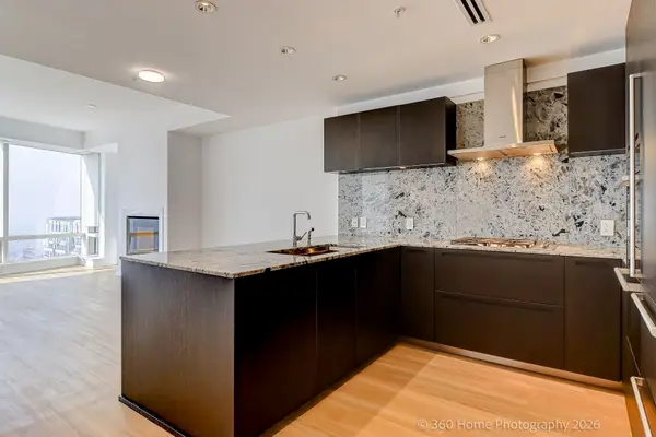 180 University AVE #4702, Toronto C01, ON M5H 0A2