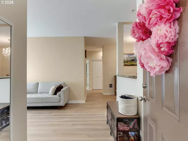 Hillsboro, OR 97006,10664 NE HOLLY ST #204