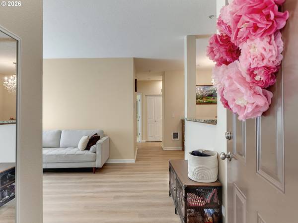 10664 NE HOLLY ST #204, Hillsboro, OR 97006