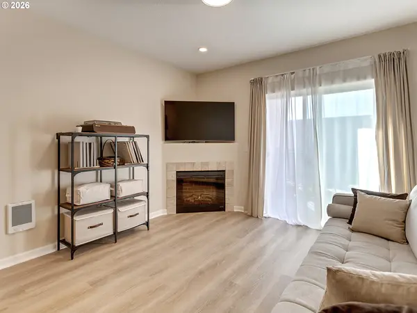 10664 NE HOLLY ST #204, Hillsboro, OR 97006