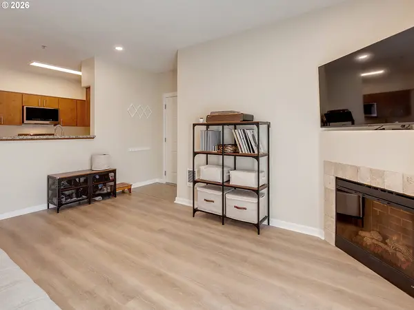 10664 NE HOLLY ST #204, Hillsboro, OR 97006