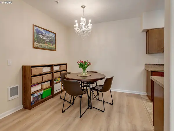 10664 NE HOLLY ST #204, Hillsboro, OR 97006