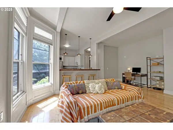 Portland, OR 97210,2176 NW EVERETT ST #1