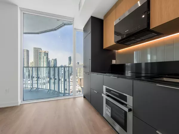 1 Fairview RD E #1308, Mississauga, ON L5A 4C6