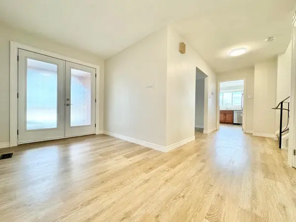 221 First RD E, Hamilton, ON L8J 2V6