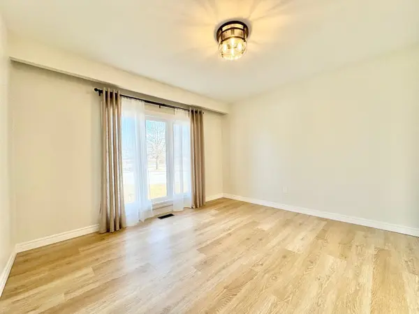 221 First RD E, Hamilton, ON L8J 2V6