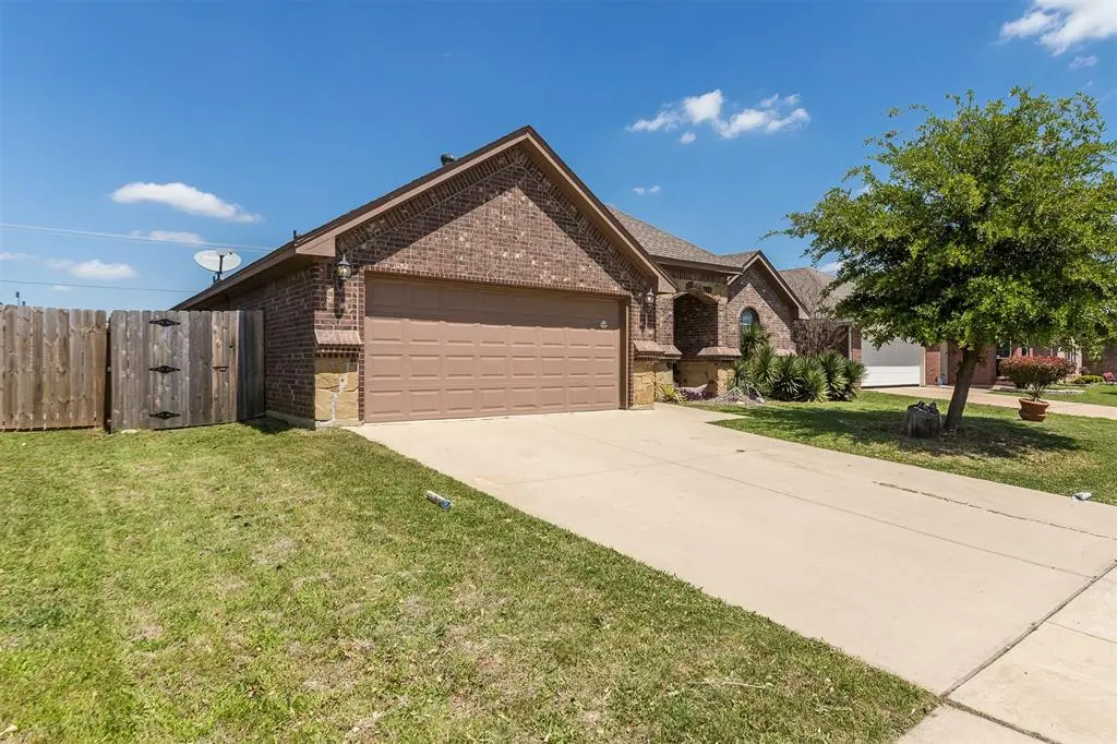 1120 Whispering Meadows, Crowley, TX 76036