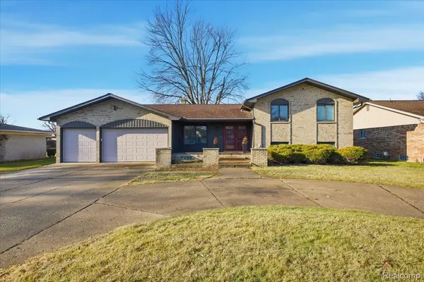 37207 Almont DR E, Sterling Heights, MI 48310