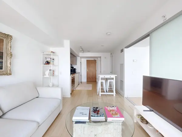 85 Queen's Wharf RD #1610, Toronto C01, ON M5V 0J9