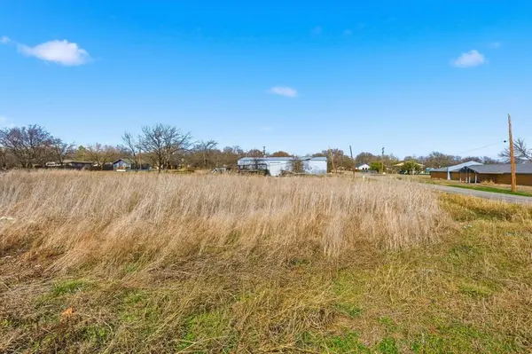 202 Pine Street, Whitewright, TX 75491