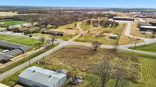 202 Pine Street, Whitewright, TX 75491