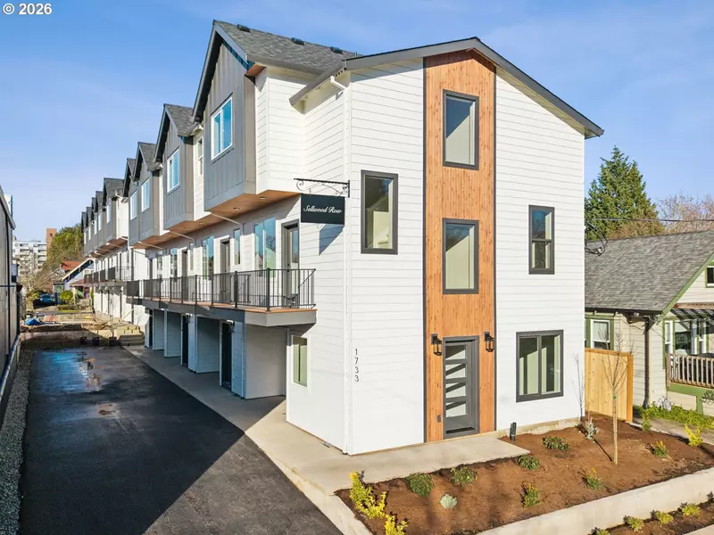 1722 SE SHERRETT ST, Portland, OR 97202