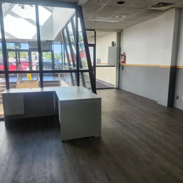 1135 Lansdowne ST W #102, Peterborough, ON K9J 7M2