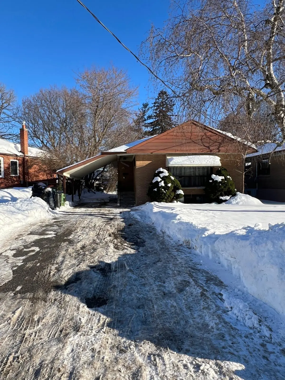 21 Mackinac CRES #Main, Toronto E09, ON M1J 1P8