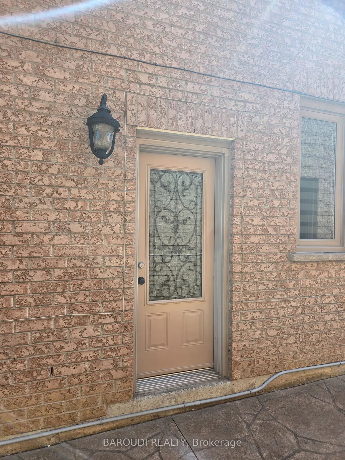 19 RORY RD #LOWER, Toronto W04, ON M6L 3E9