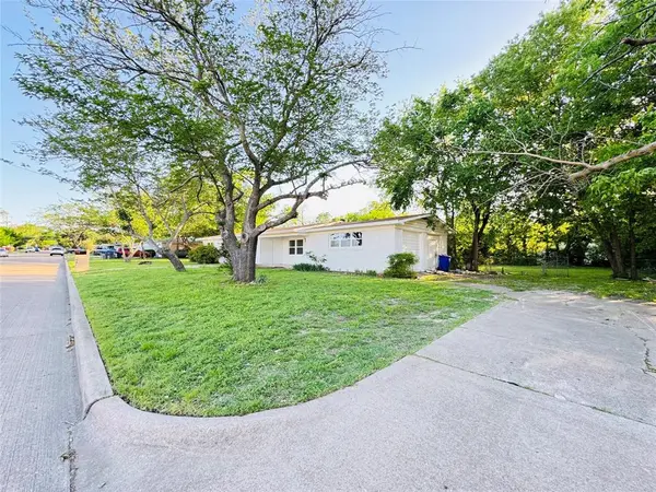 106 Hillcrest Street, Mansfield, TX 76063