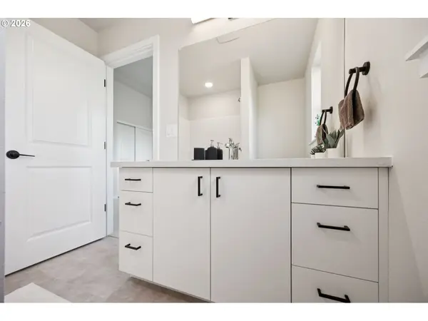 1722 SE SHERRETT ST, Portland, OR 97202