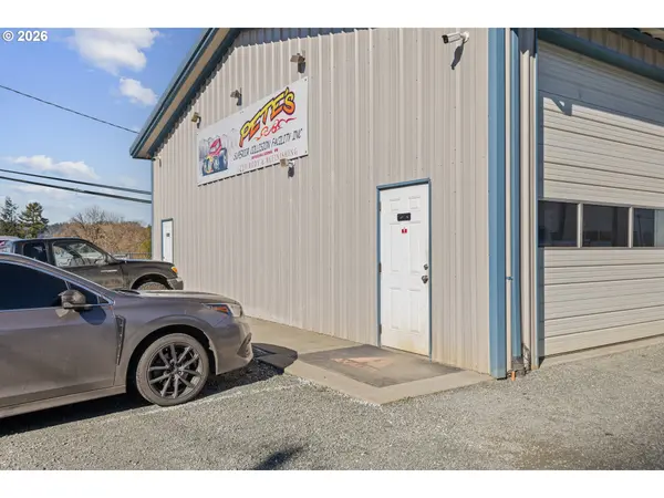 Myrtle Point, OR 97458,1541 ROSEBURG RD