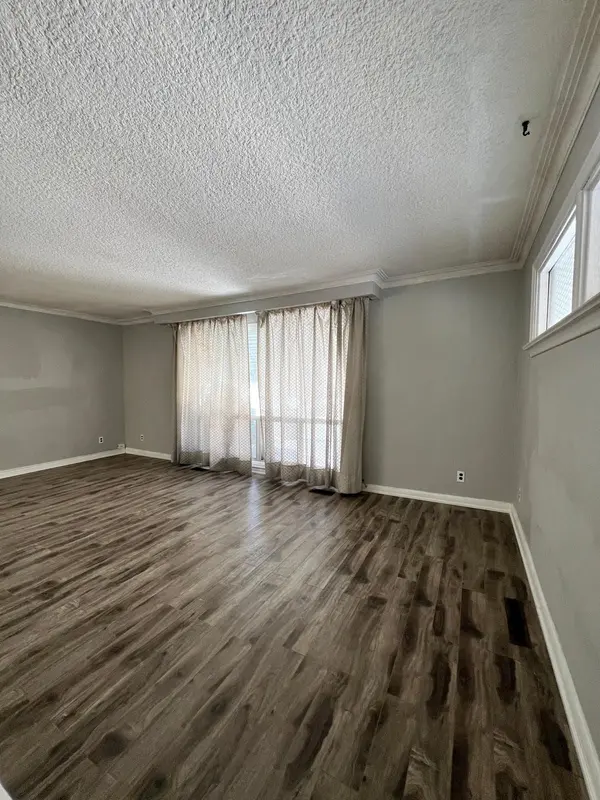 21 Mackinac CRES #Main, Toronto E09, ON M1J 1P8