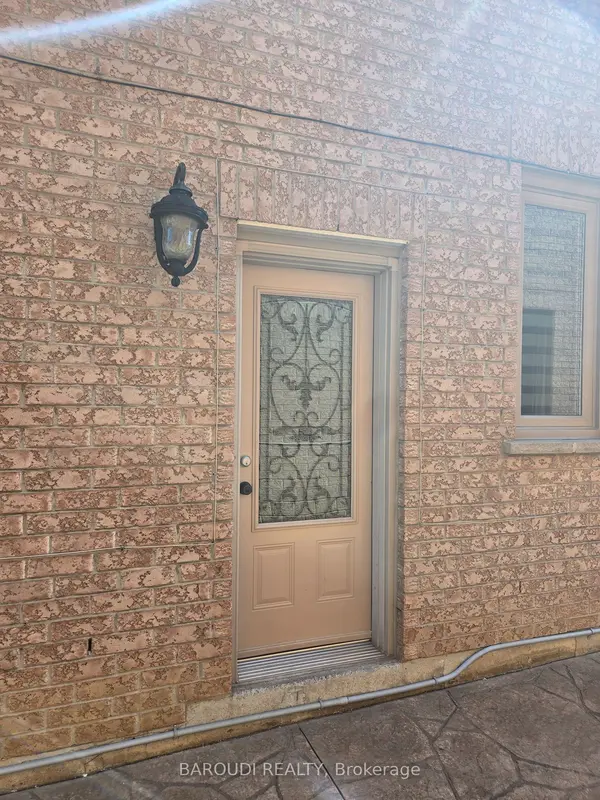 19 RORY RD #LOWER, Toronto W04, ON M6L 3E9