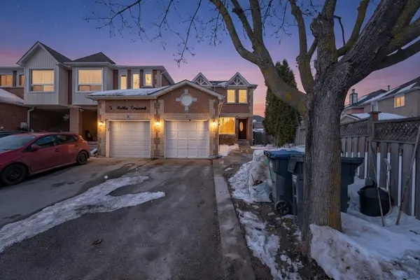 3 Mullis CRES, Brampton, ON L6Y 4T3