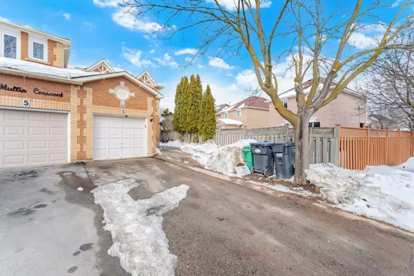 3 Mullis CRES, Brampton, ON L6Y 4T3