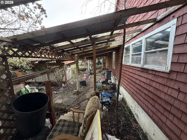 3800 HAPPY VALLEY RD, Roseburg, OR 97471