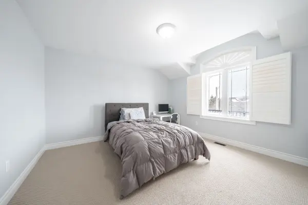 11 Noranda CRES, Brampton, ON L6Y 0M7