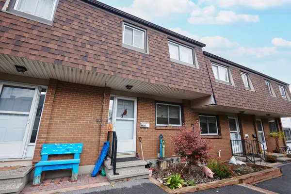 902 Elmsmere RD #B, Beacon Hill North - South And Area, ON K1J 7T6