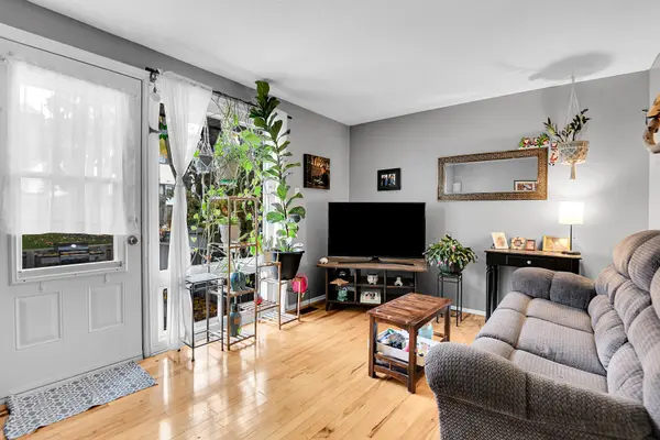 902 Elmsmere RD #B, Beacon Hill North - South And Area, ON K1J 7T6