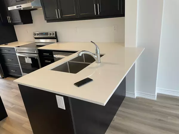 Cambridge, ON N3E 0E7,290 Equestrian WAY #21