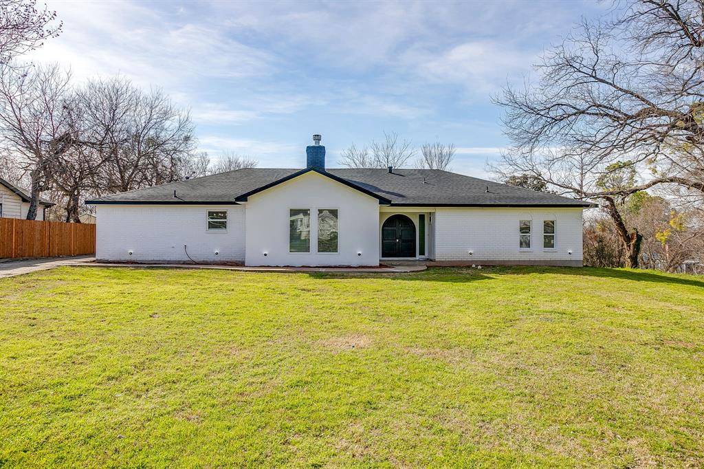 202 S Cummings Drive, Alvarado, TX 76009