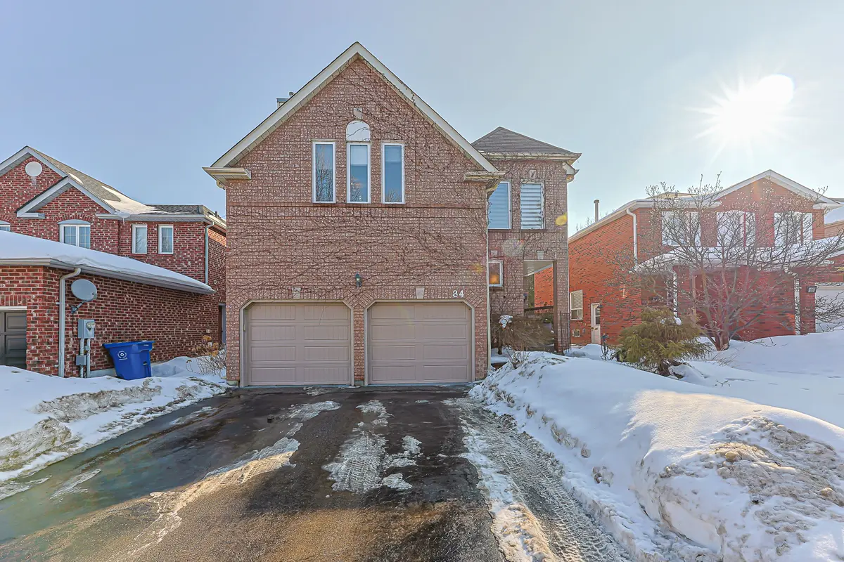 84 Loraview LN, Aurora, ON L4G 6N5