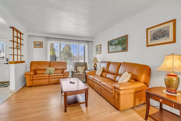 Toronto W04, ON M6M 3A7,141 Harding AVE