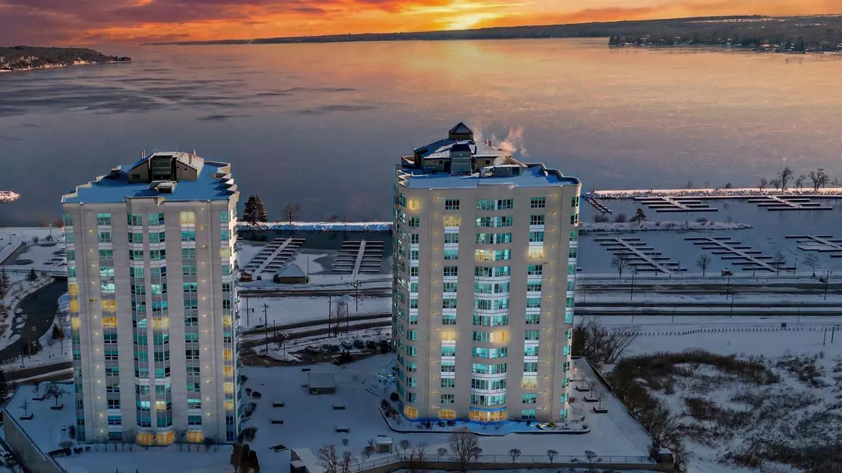 Barrie, ON L4N 9R2,2 Toronto ST #401