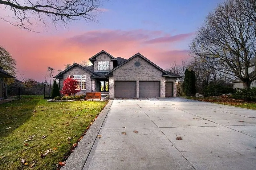 15 Bayside CT, London East, ON N5Y 5M6