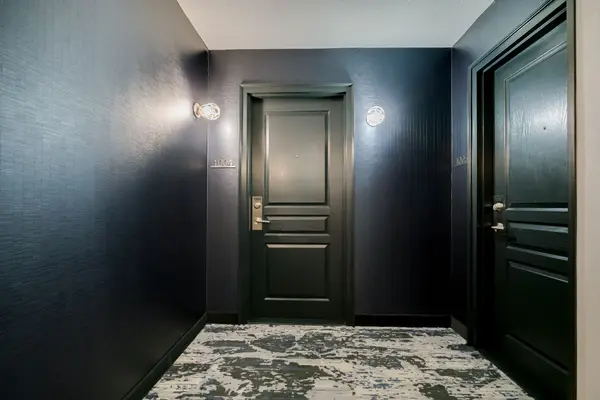 140 Simcoe ST #1004, Toronto C01, ON M5H 4E9